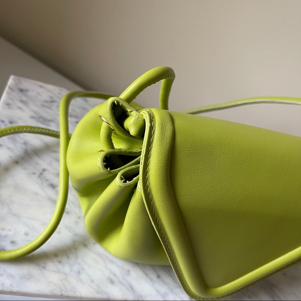 Drawstring crossbody - Picture 11 of 12